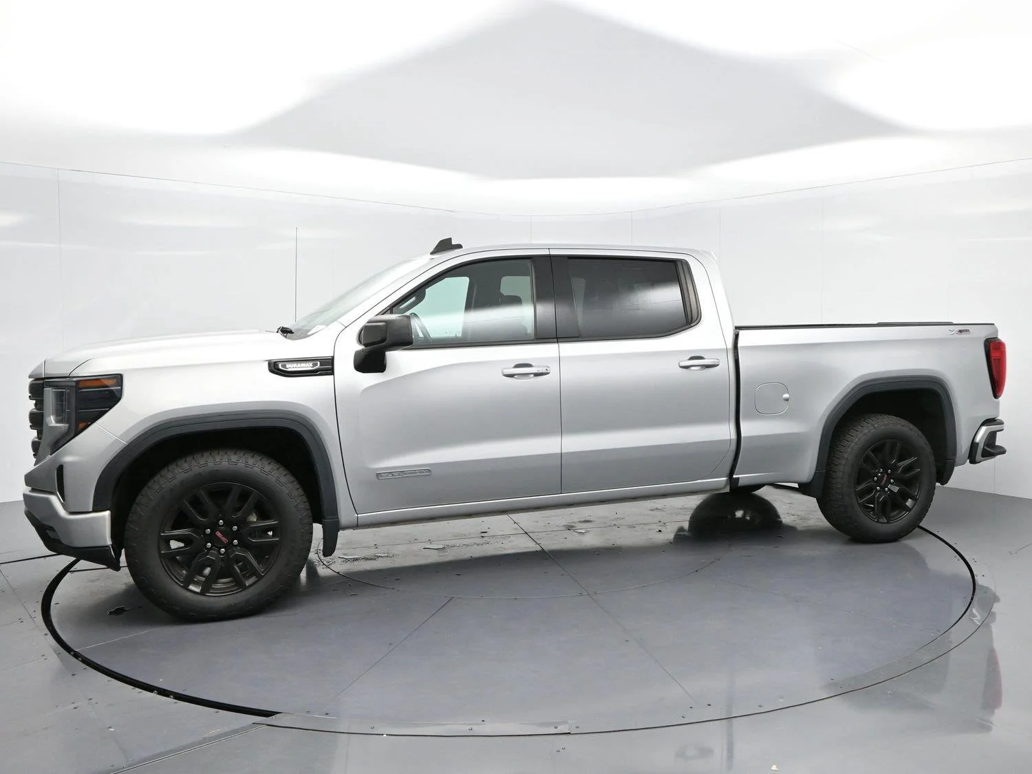 Used 2022 Quicksilver Metallic GMC Elevation image 4