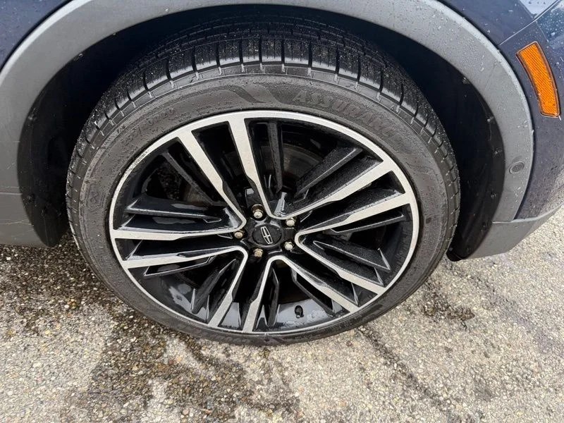 Used 2017 Black Lincoln Reserve image 18