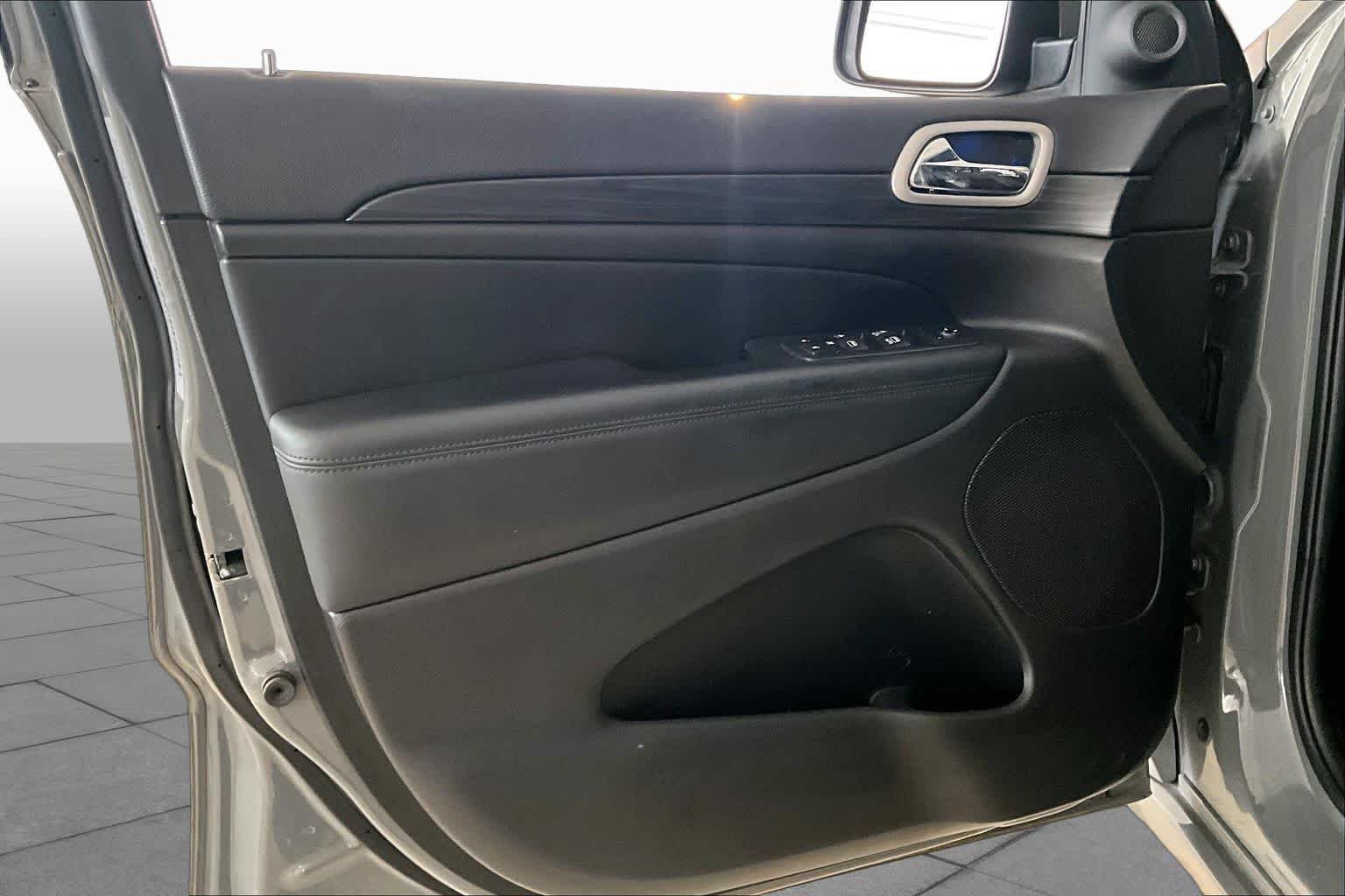 Used 2020 Sting-Gray Clearcoat Jeep Altitude image 20