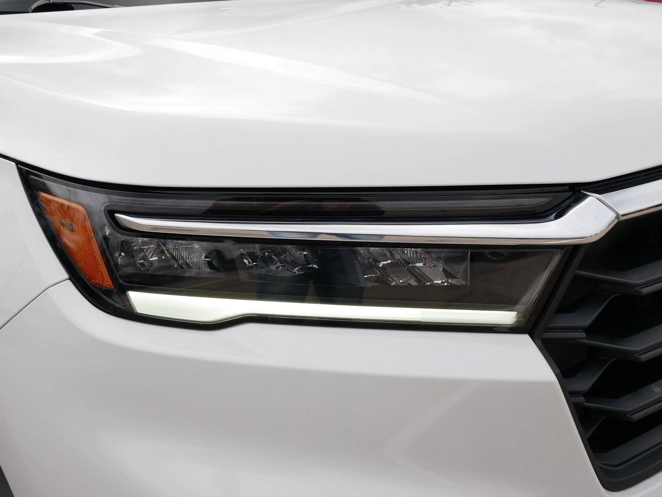 Certified Used 2023 Platinum White Pearl Honda LX image 16