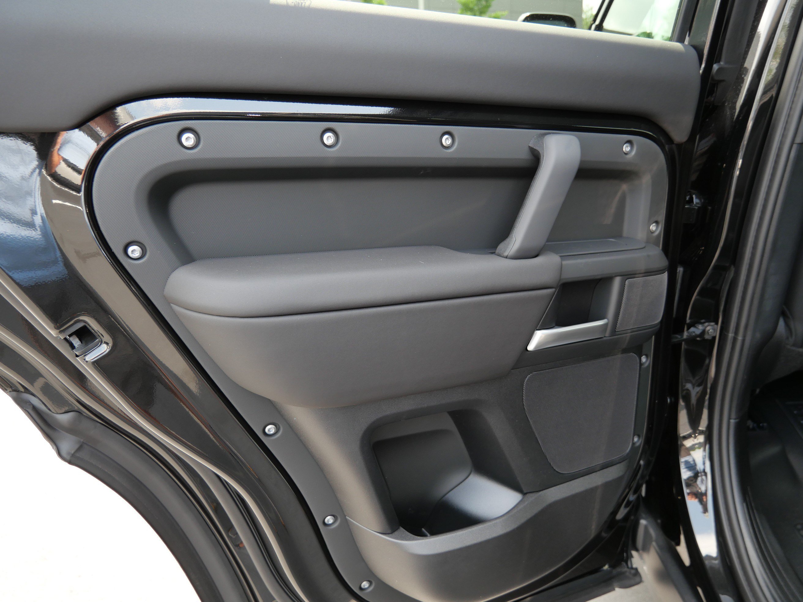 New 2026 Santorini Black Land Rover S image 7