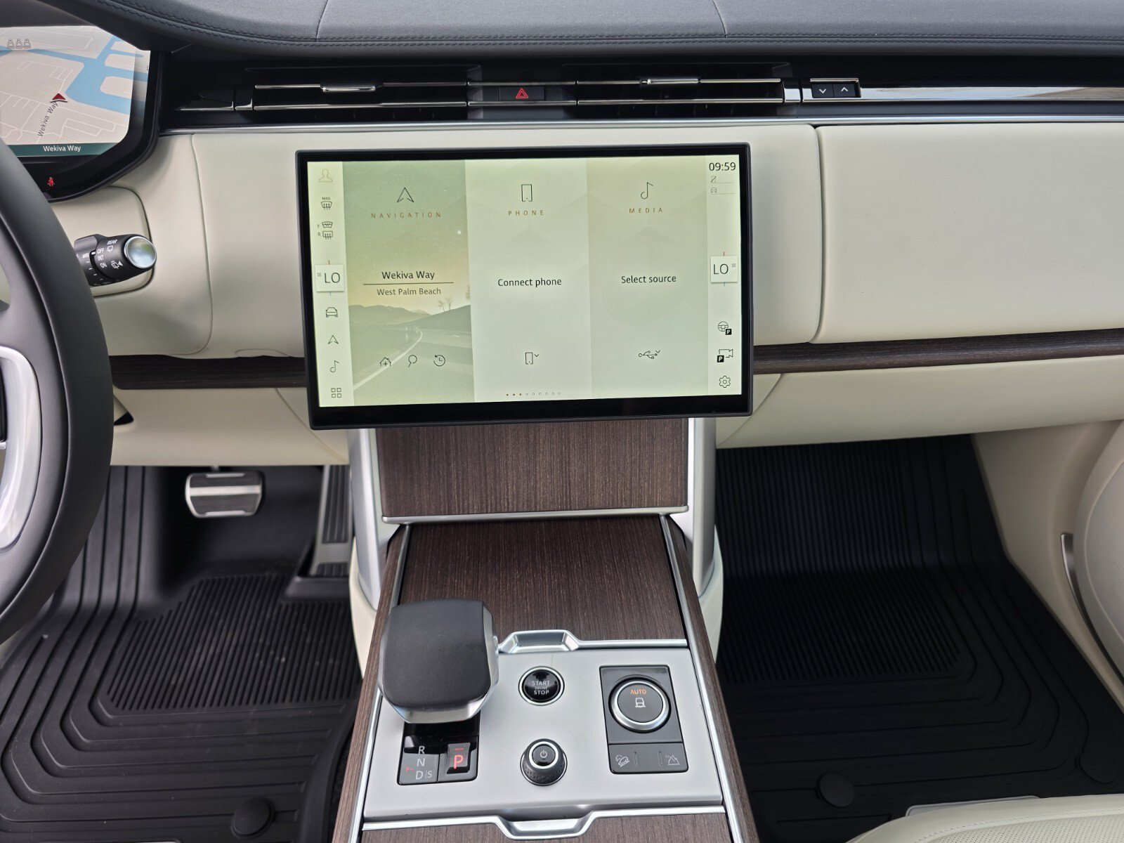 New 2027 Fuji White Land Rover P400 SE image 16