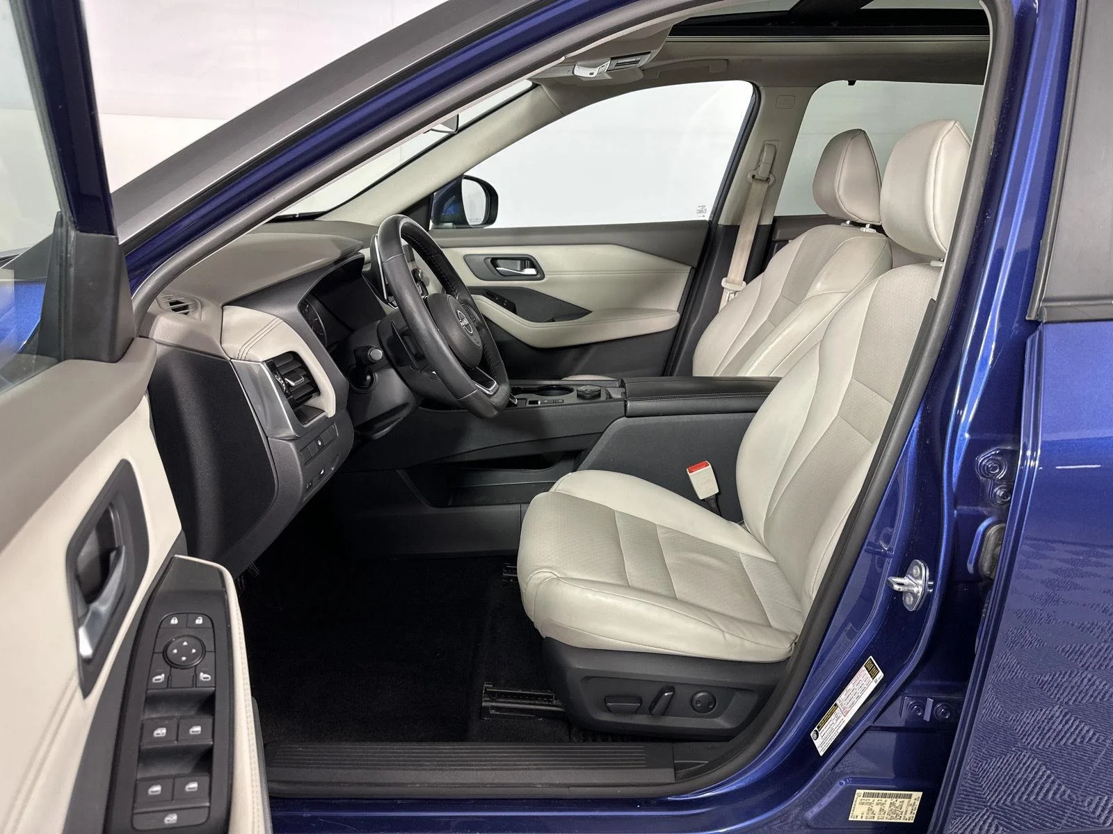 Used 2022 Caspian Blue Metallic Nissan SV image 13
