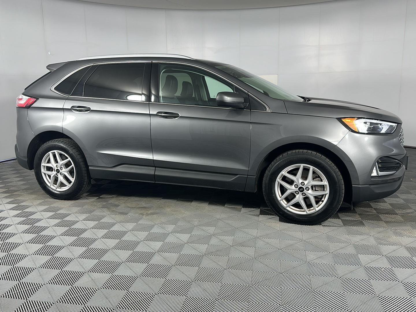Used 2024 Carbonized Gray Ford SEL image 8