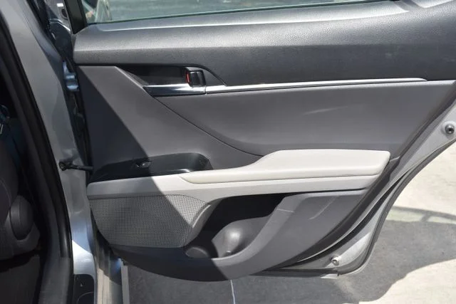 Used 2018 Silver Toyota LE image 14