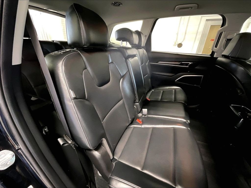 Used 2024 Black Kia LX image 16