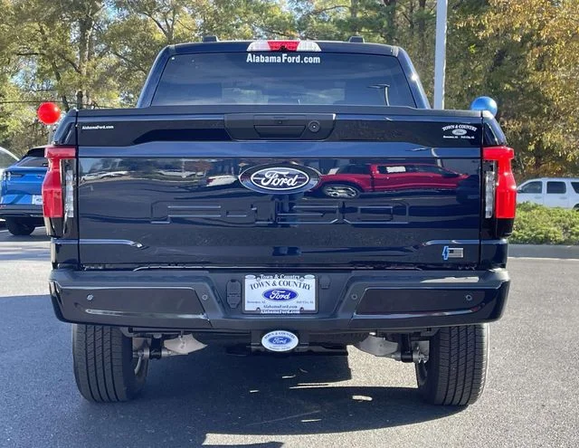 2025 Ford F-150 Lightning Flash - Photo 13