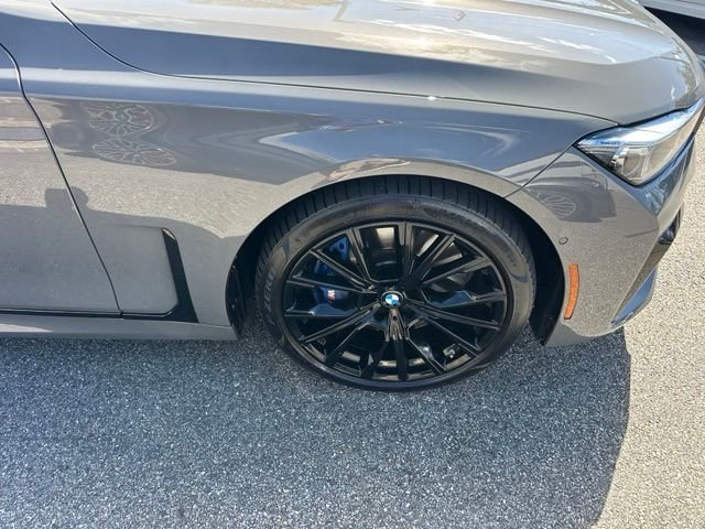 Used 2022 Gray BMW 750i xDrive image 25
