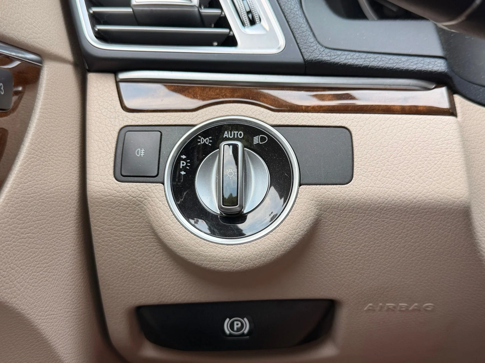 Used 2016 designo Diamond White Metallic Mercedes-Benz E 400 image 17