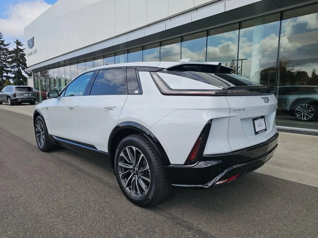 New 2027 Vibrant White Tricoat Cadillac Sport image 5