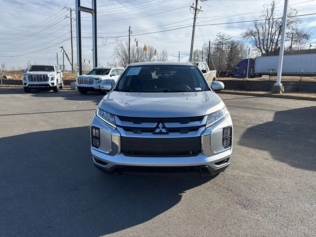 Used 2023 Silver Mitsubishi ES image 8
