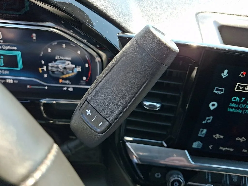 Used 2025 Summit White Chevrolet LT image 55