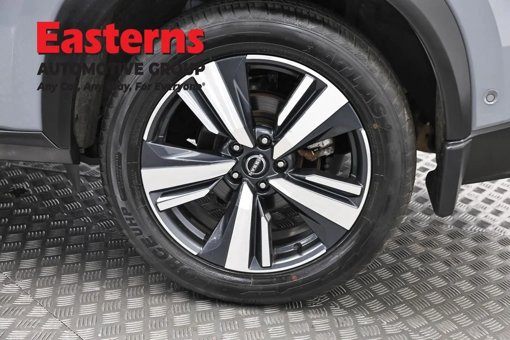 Used 2023 Gray Nissan SL image 35