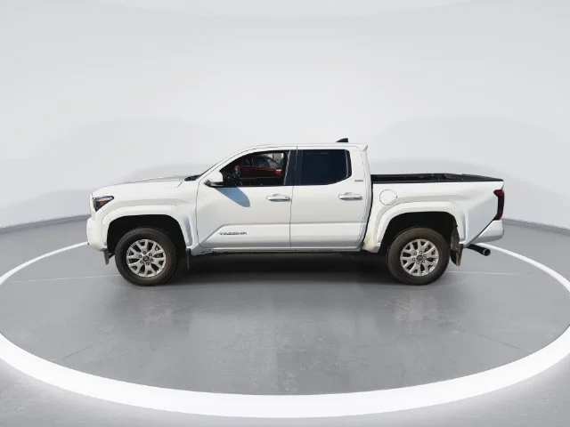Used 2025 White Toyota SR5 image 5