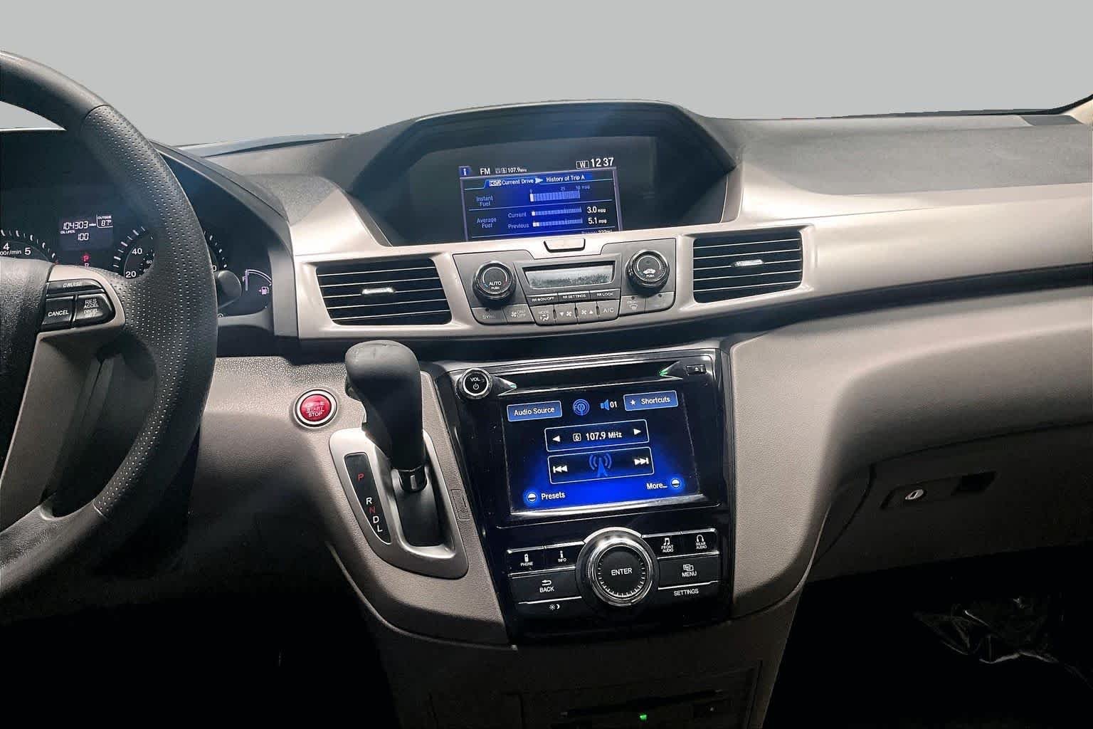 Used 2016  Honda SE image 6