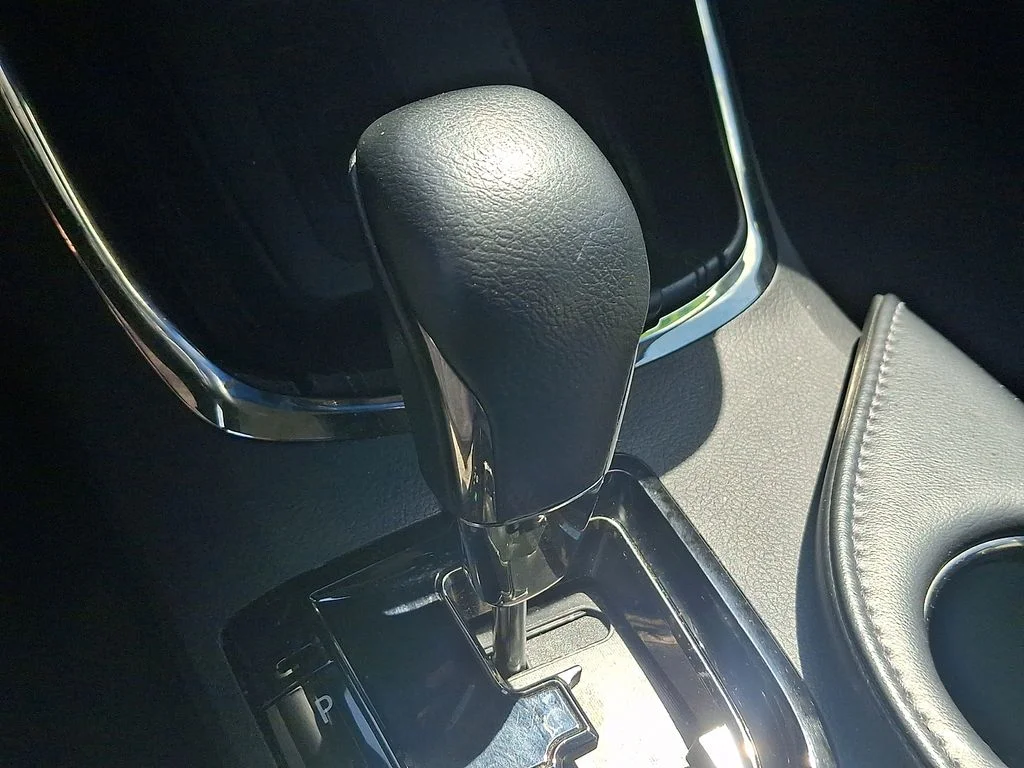 Used 2016 Gray Toyota XLE Premium image 15
