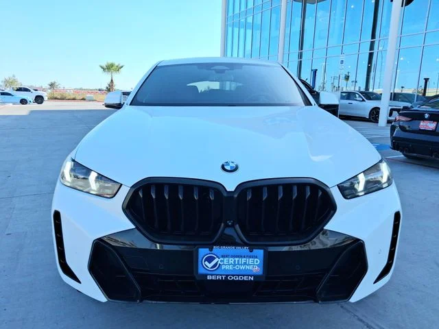 Used 2024 White BMW xDrive40i image 3