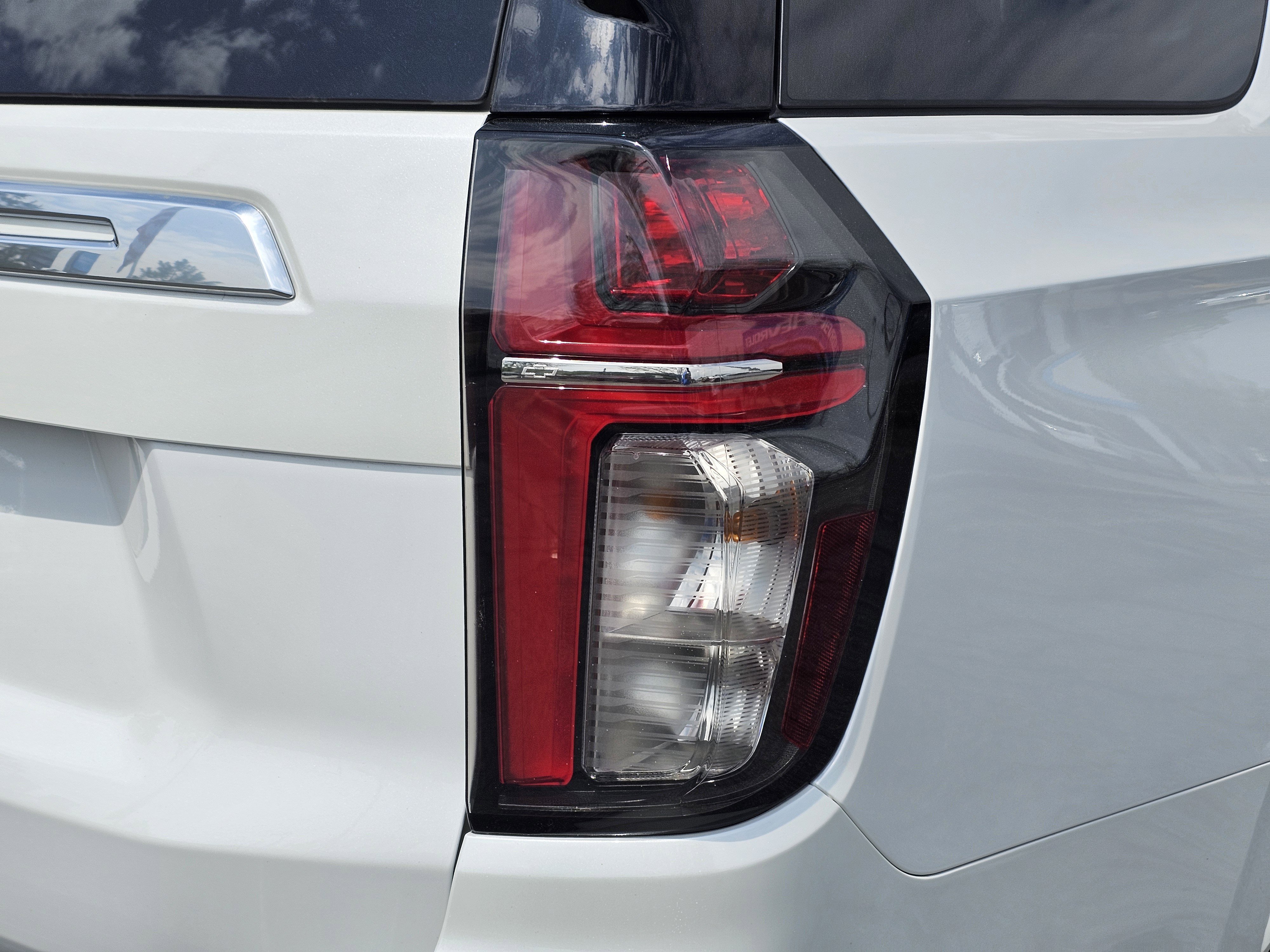 Used 2023 Iridescent Pearl Tricoat Chevrolet High Country image 12
