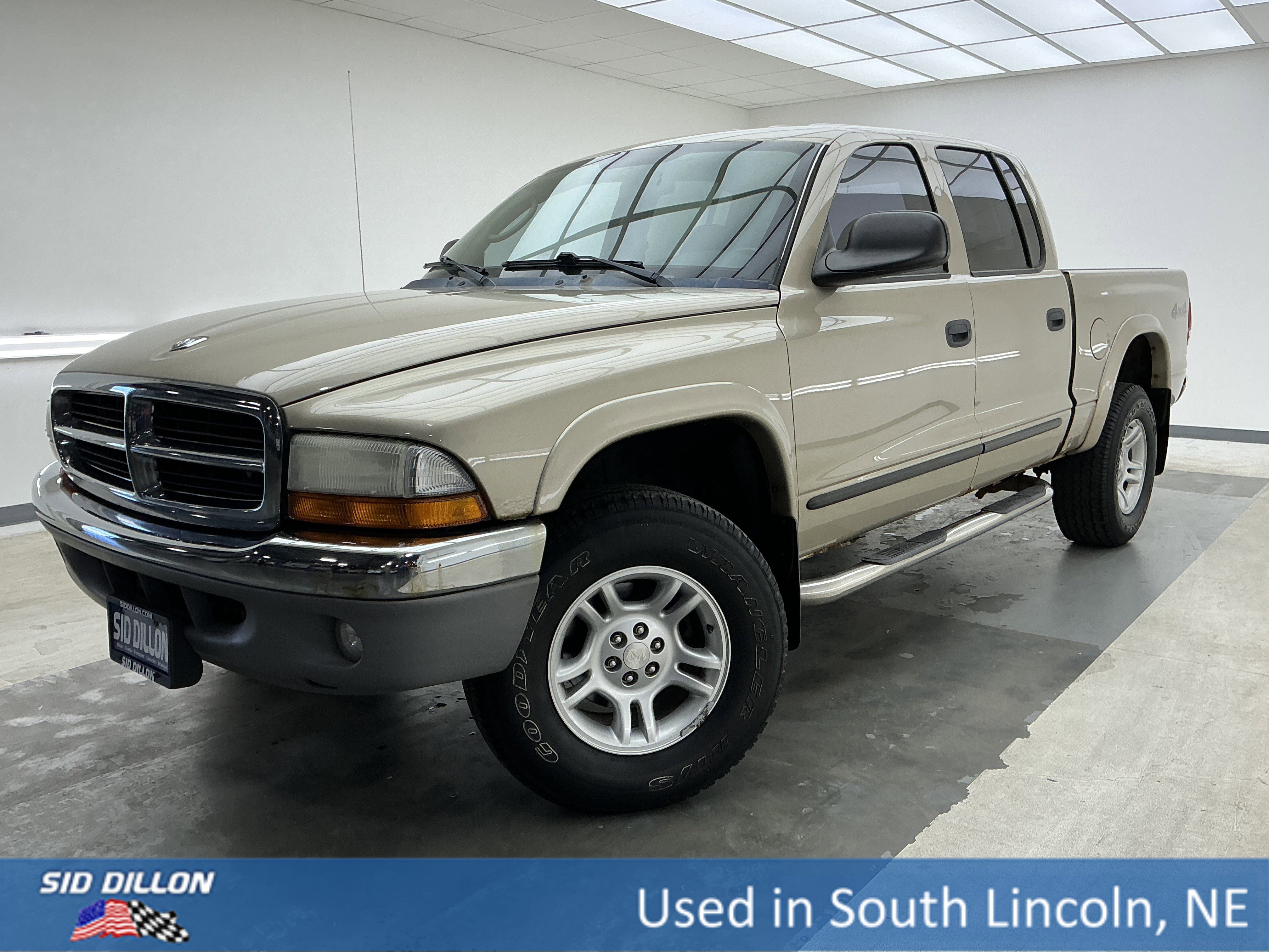 Light Almond Pearl Metallic 2004 Dodge Dakota SLT Quad Cab 4WD Pickup Truck Four-Wheel Drive Automatic