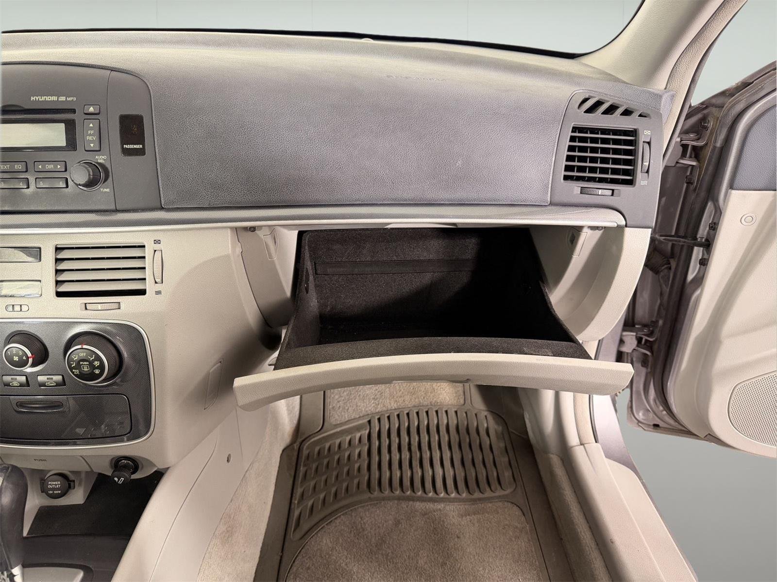 Used 2007 Golden Beige Hyundai SE image 24