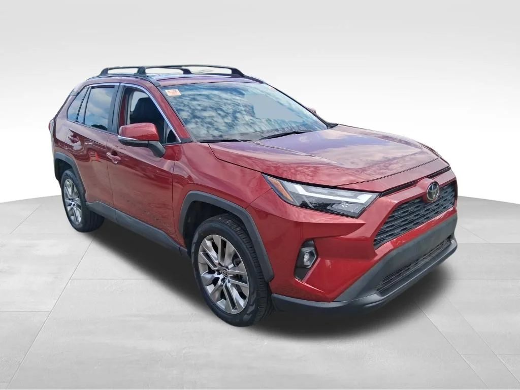 Used 2022 Red Toyota XLE Premium image 3