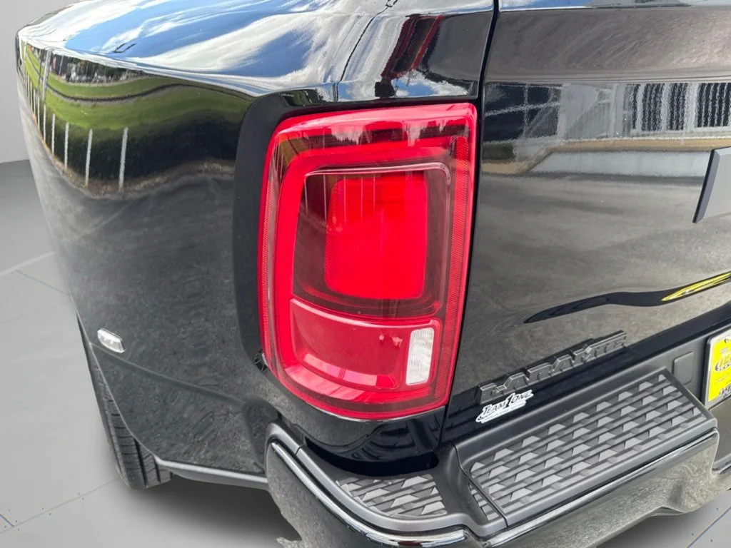 New 2026 Diamond Black Crystal Pearl-Coat Exterior Paint RAM Laramie image 48