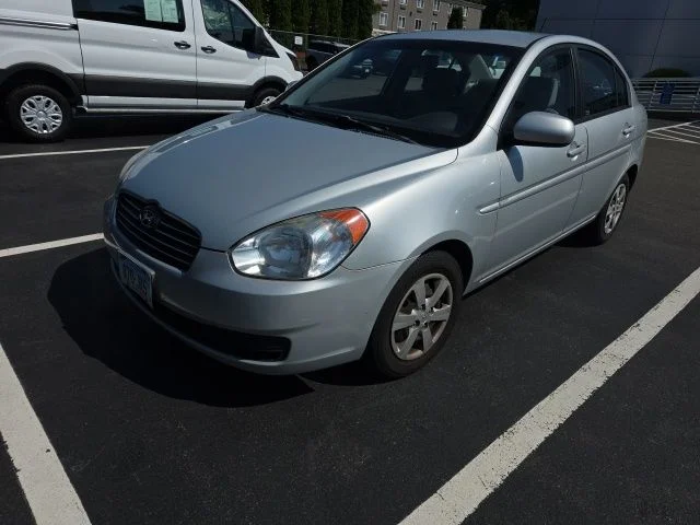 Used 2010 Platinum Silver Metallic + Pearl Hyundai GLS image 2