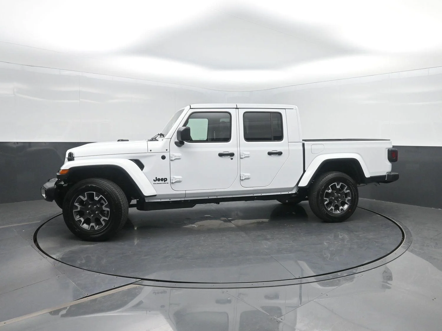 2026 Jeep Gladiator Sahara Auto's photo