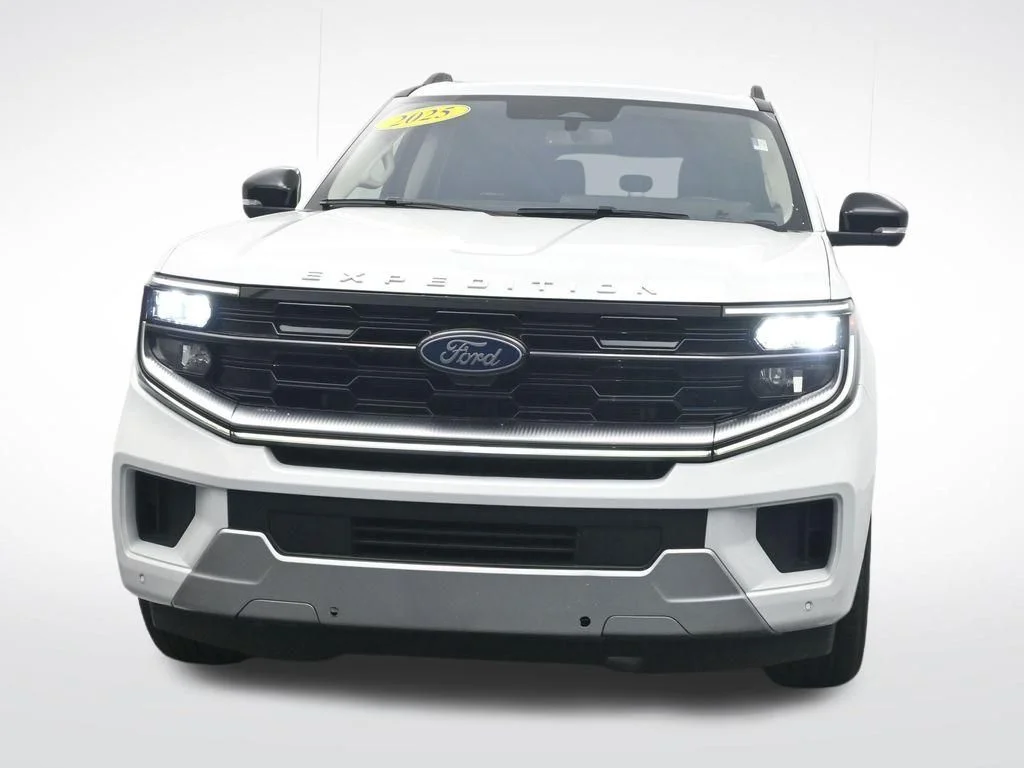 Certified Used 2025 Oxford White Ford Platinum image 2
