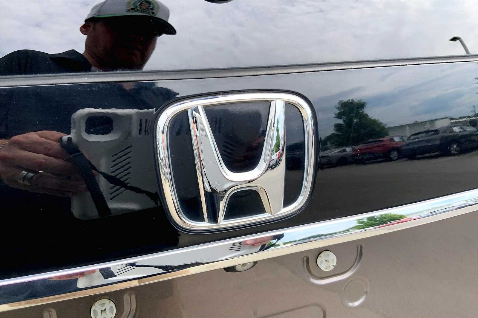 Used 2014 Urban Titanium Metallic Honda EX-L image 33