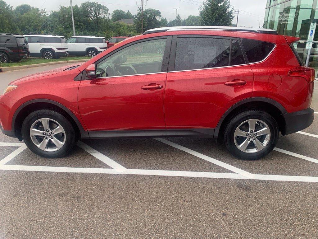 Used 2015 Toyota RAV4 XLE with VIN JTMRFREV1FD117165 for sale in Menomonee Falls, WI