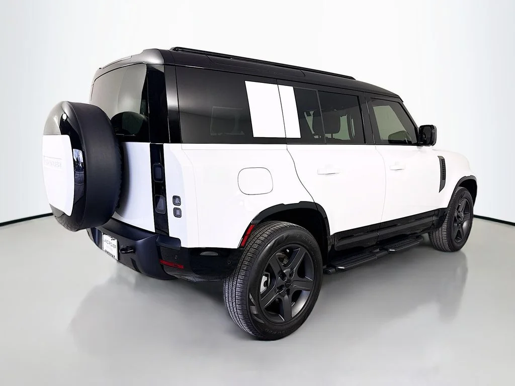 New 2026 Fuji White Land Rover X-Dynamic SE image 5