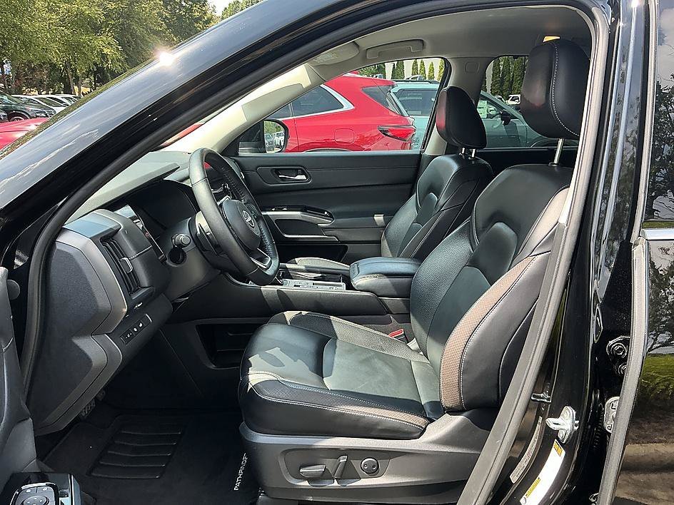Used 2022 Super Black Nissan SL image 12