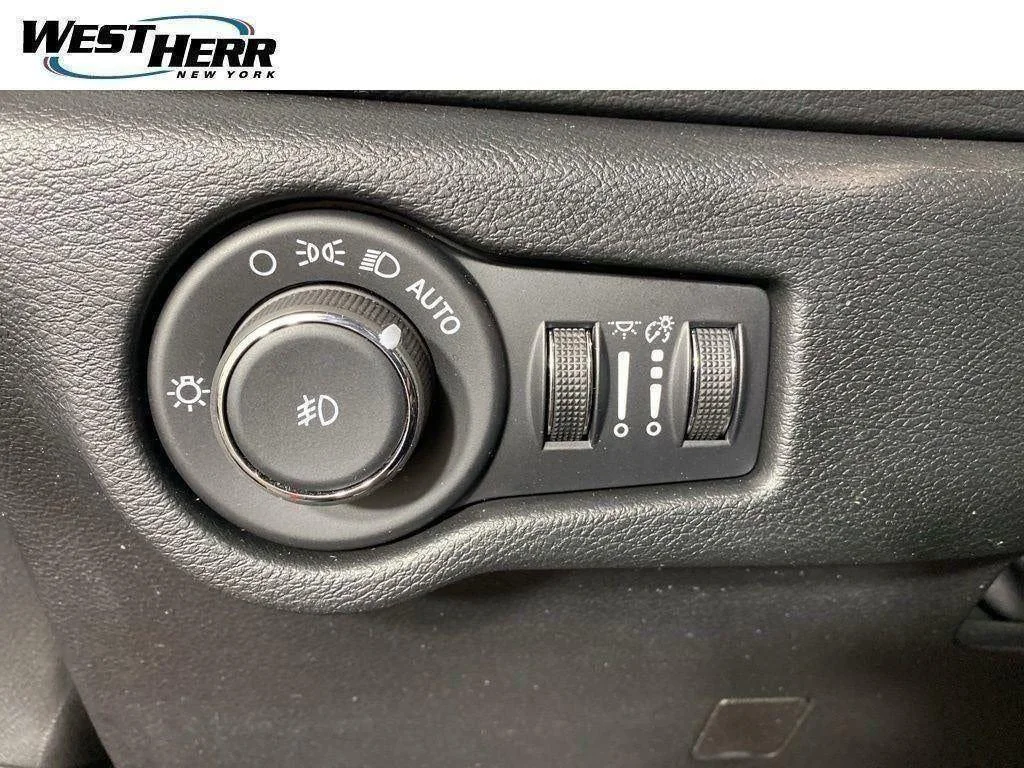 Used 2026 Red Hot Pearlcoat Chrysler Select AWD image 36