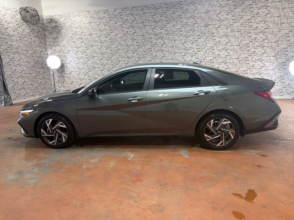 Used 2025 Amazon Gray Hyundai SEL Sport image 4