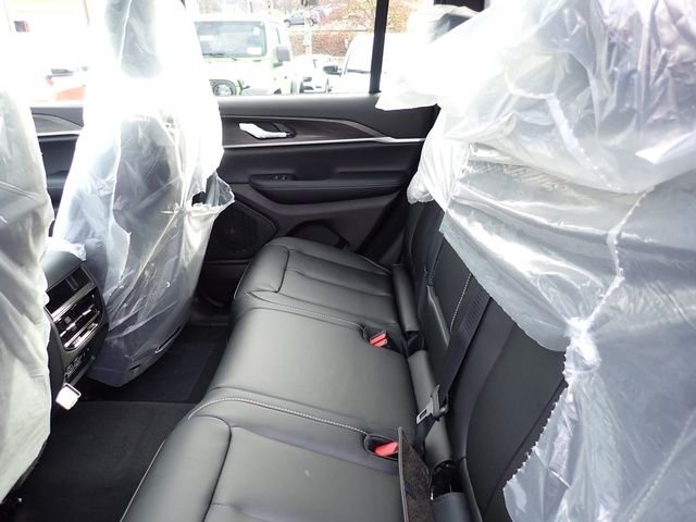 New 2025 Bright White Clear-Coat Exterior Paint Jeep Limited image 13