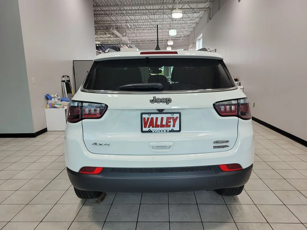 Used 2022 White Jeep Latitude Lux image 9