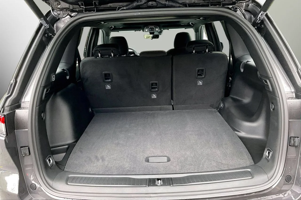 New 2026 Baltic Gray Metallic Clearcoat Jeep Laredo X image 20