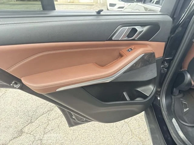 Used 2022 Black BMW xDrive40i image 19