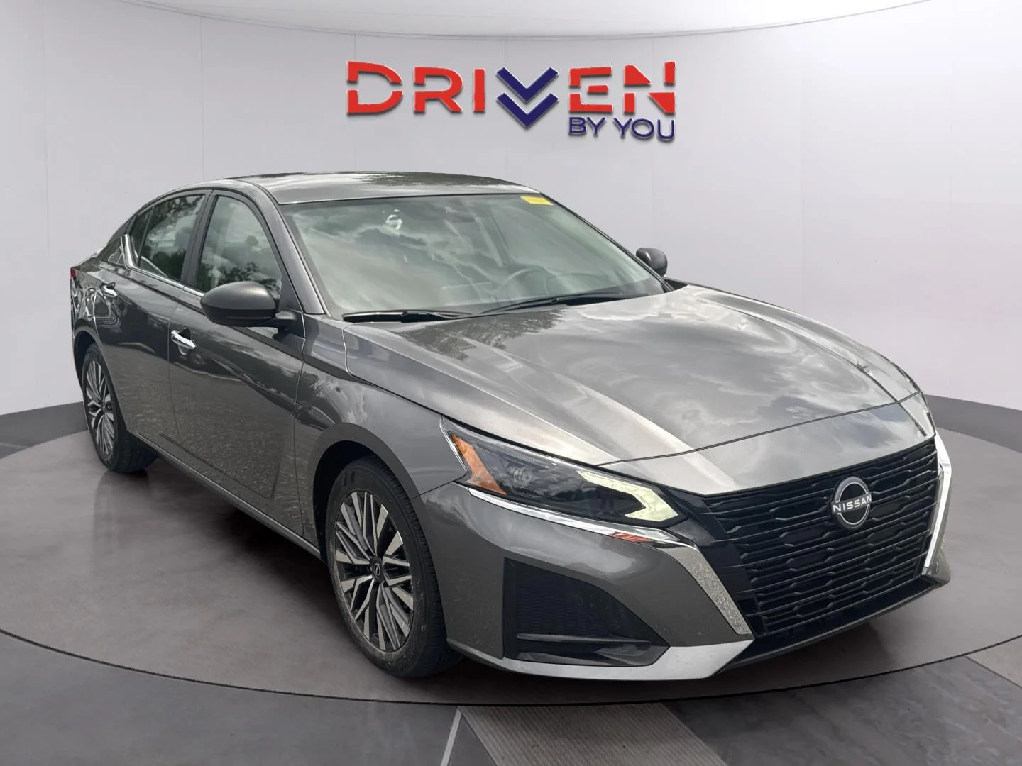 Used 2025 Gun Metallic Nissan SV image 7