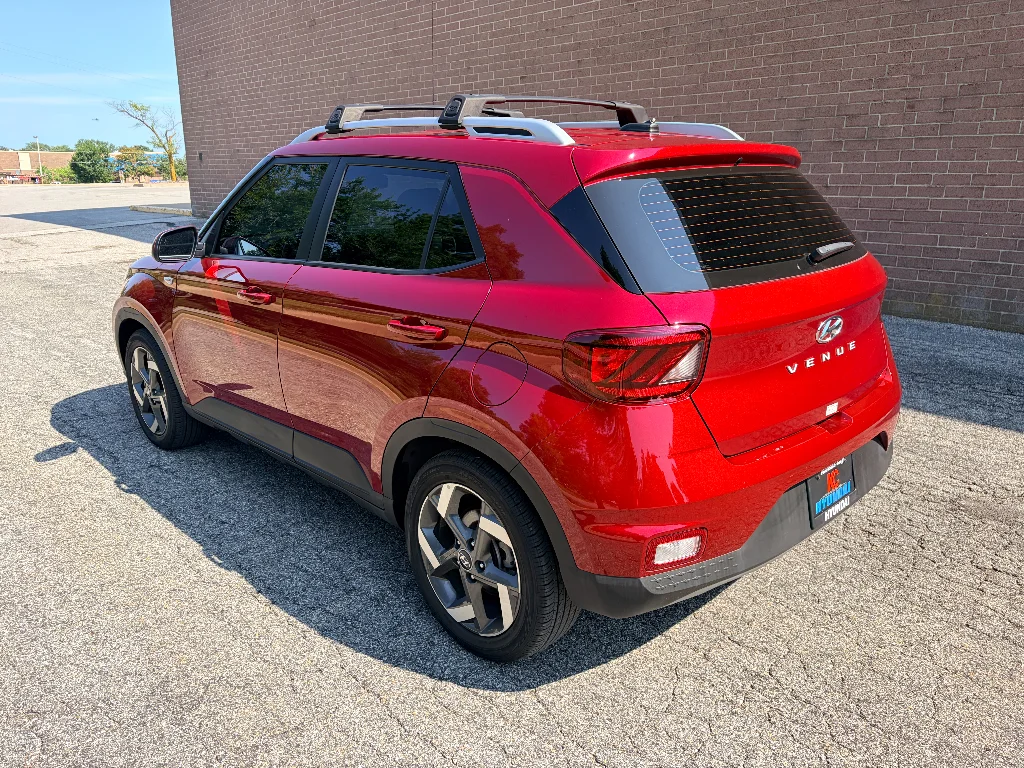 Used 2025 Ultimate Red Hyundai SEL image 3