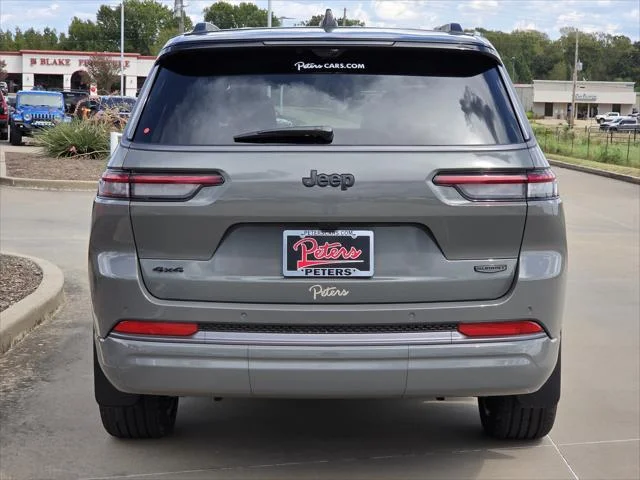 New 2027 Sting-Gray Clear-Coat Paint Jeep Summit image 4