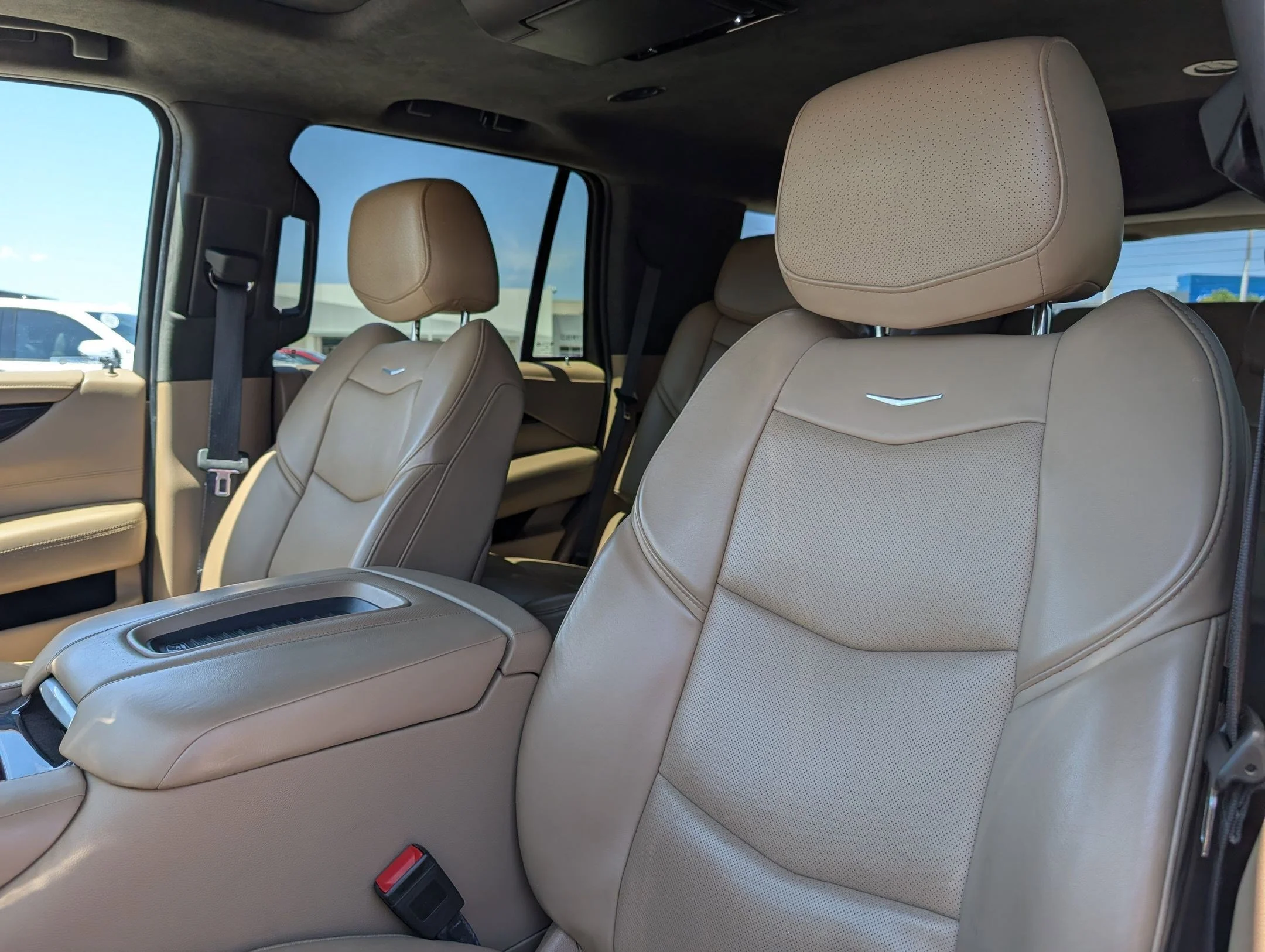 Used 2020 Crystal White Tricoat Cadillac Platinum image 26