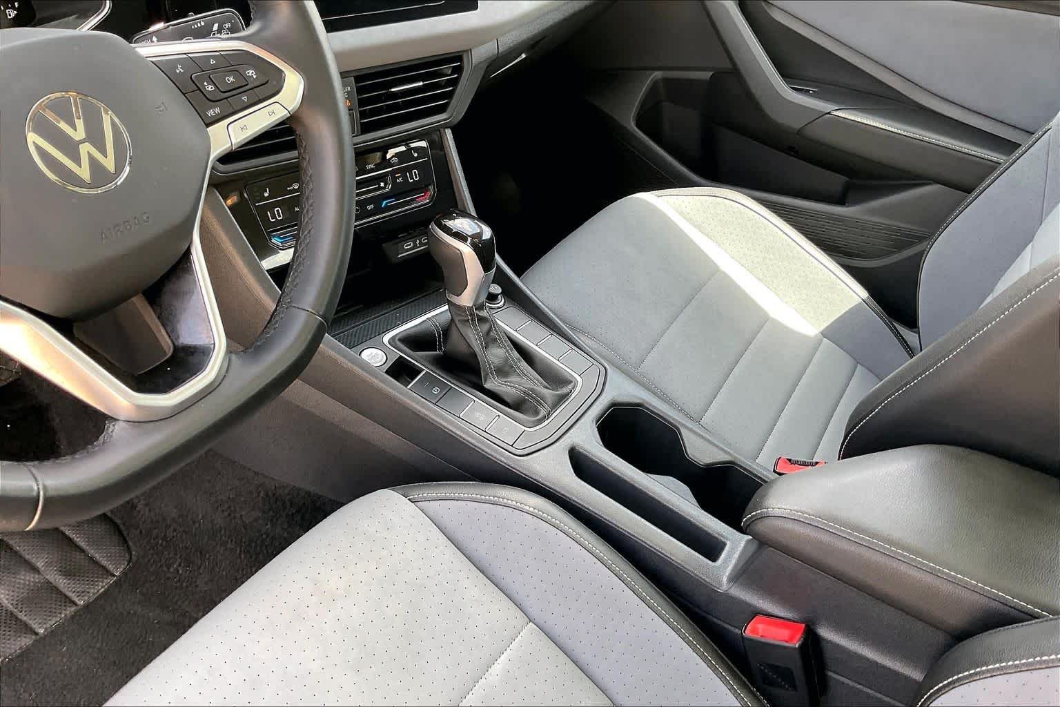 Used 2025 Platinum Gray Metallic Volkswagen SE image 17