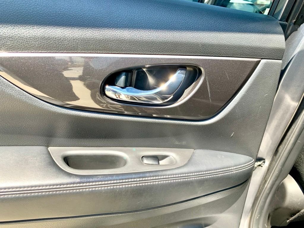 Used 2020 Gray Nissan SV image 16