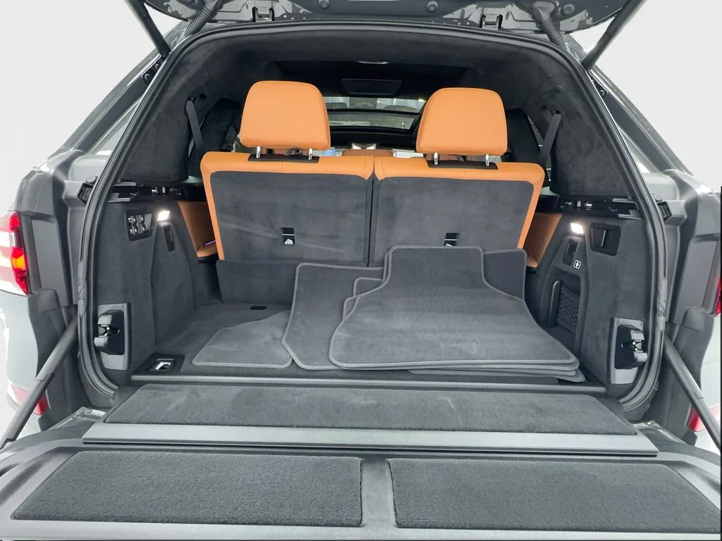 Used 2022 Gray BMW M50i image 17