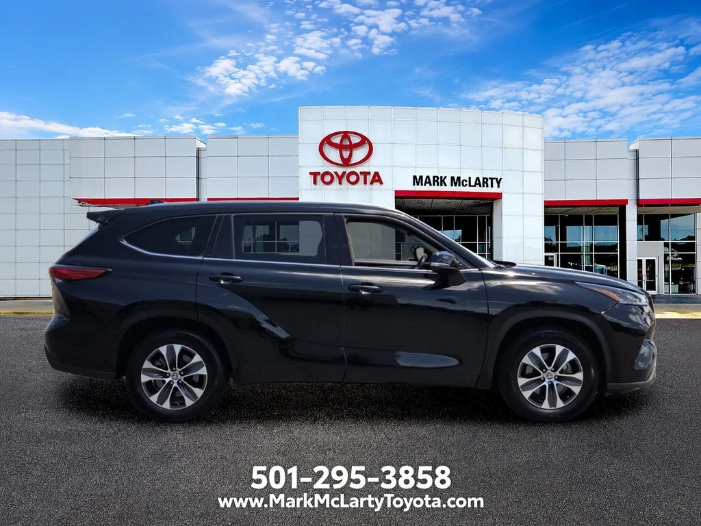 Used 2021 Black Toyota XLE image 6
