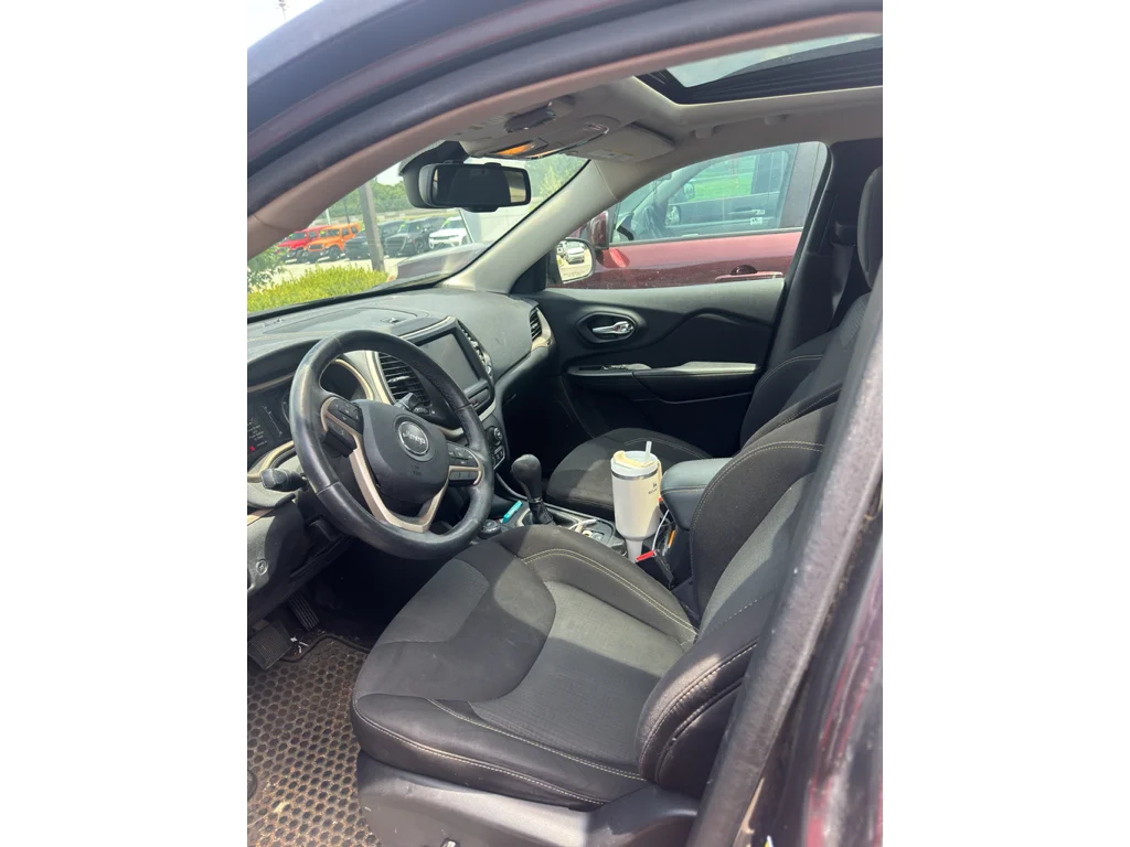 Used 2016 Brilliant Black Crystal Pearlcoat Jeep Altitude image 8