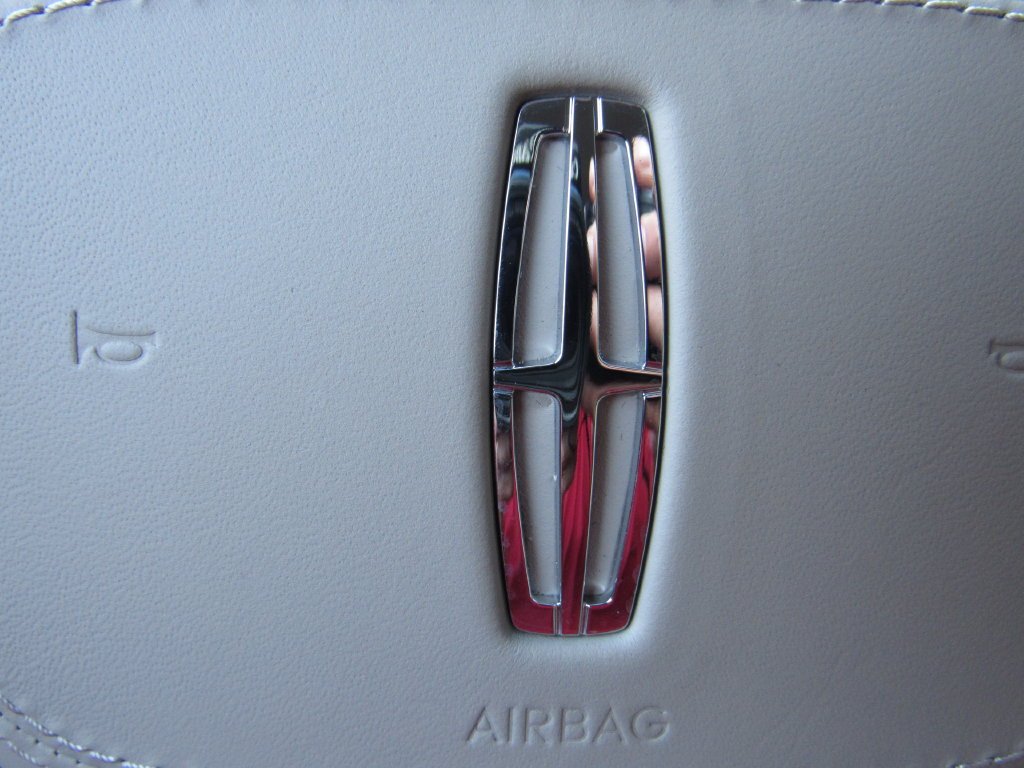 Used 2024 Red Lincoln Premiere image 33