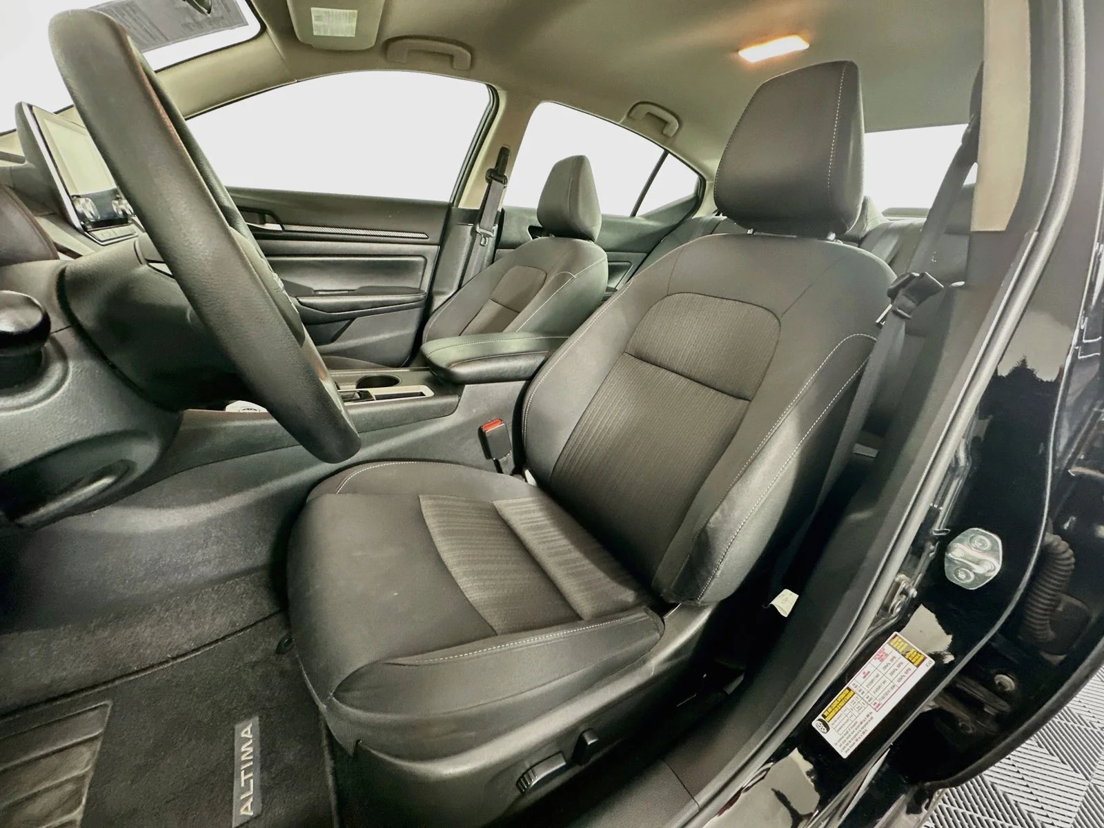 Used 2025 Super Black Clearcoat Nissan 2.5 SV image 19